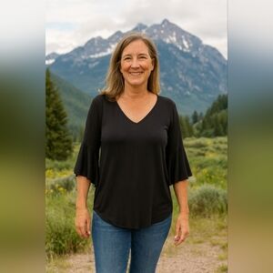 Medium Black V-Neck Ruffle Sleeves Boutique Women's Top Casual Chic Minimalist